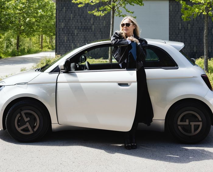 Agnieszka Woźniak-Starak wybrała Fiata 500e Giorgio Armani Collector's Edition 