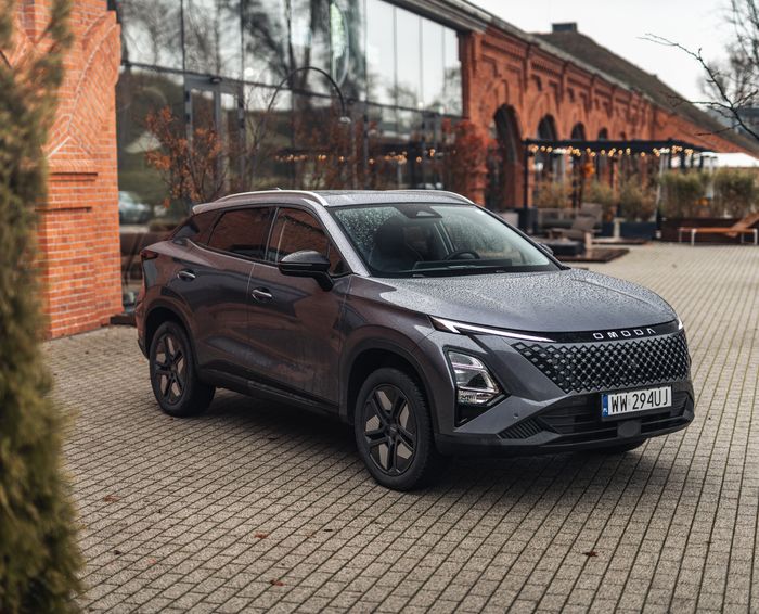 OMODA 5 Hybrid, czyli 1000 km na jednym baku i 7,9 sekundy do setki – teraz dostępna w promocyjnym pakiecie