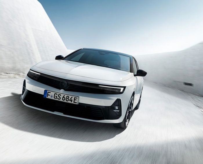 OpelConnect oferuje trzy nowe, łatwe w użyciu pakiety usług