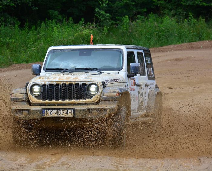 Premiera Avengera e-Hybrid i Wranglera 2024 podczas X jubileuszowej edycji Camp Jeep PL