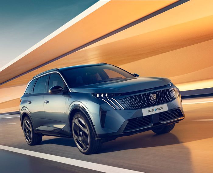 Peugeot otwiera w Polsce zamówienia na wersję "Long Range" Peugeot E-5008 