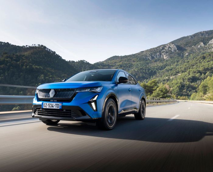 Renault Rafale E-Tech 4x4 300 KM: "SUPERHYBRYDA" o wysokich osiągach 