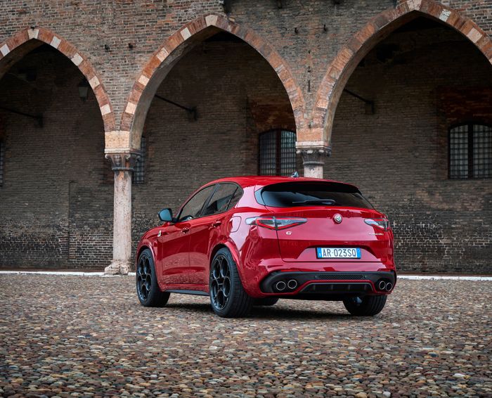 Alfa Romeo Stelvio Quadrifoglio – włoska pasja w świecie sportowych SUV-ów!