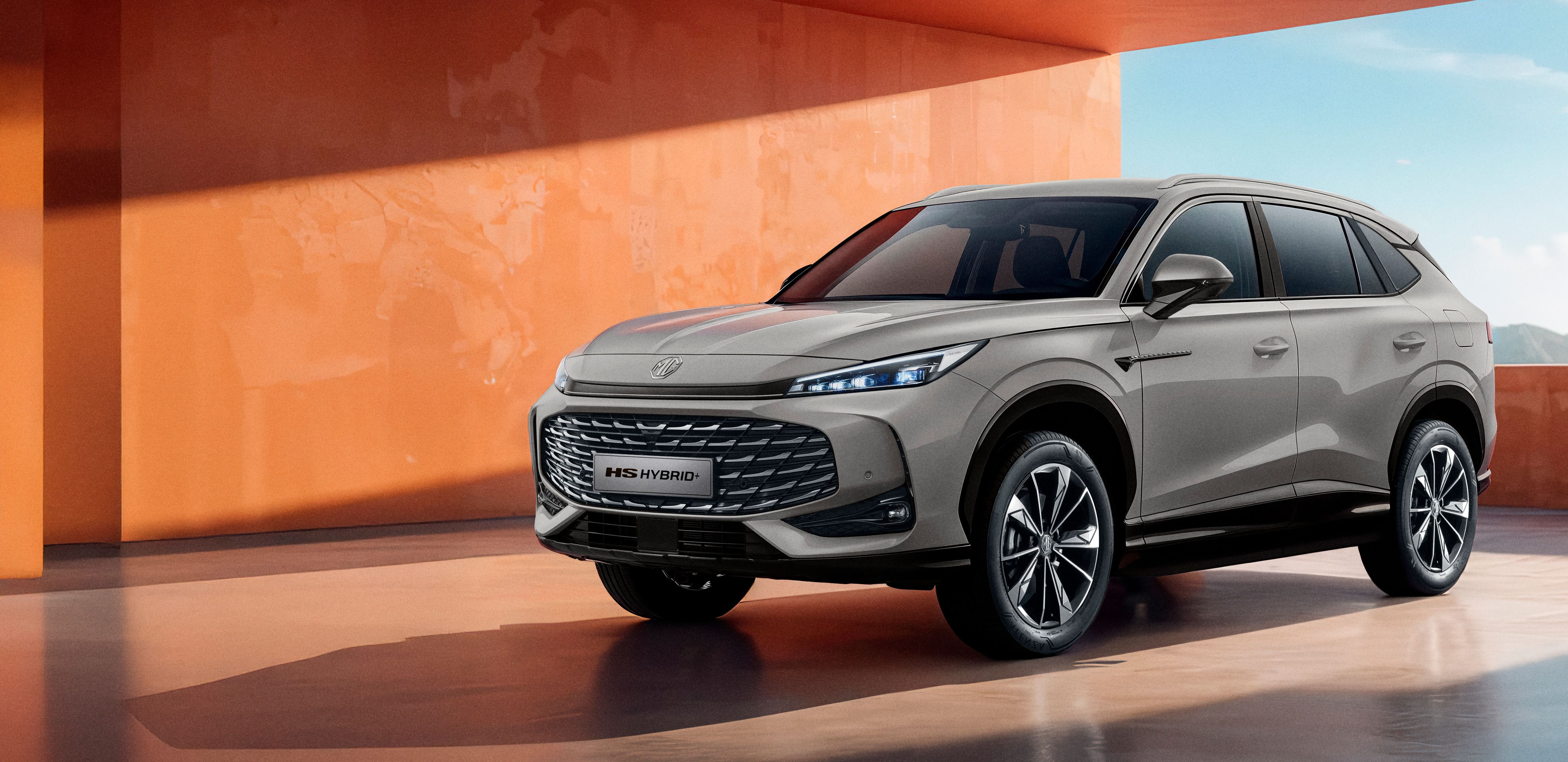 Nowy MG HS Hybrid+ – hybrydowy SUV łączący osiągi, komfort i oszczędność. Sprawdź, jak technologia zmienia jazdę.