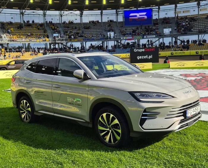 BYD Gezet w sercu lokalnej społeczności - sponsoring Stali Gorzów i Inspirującego Wieczoru z Biznesem!