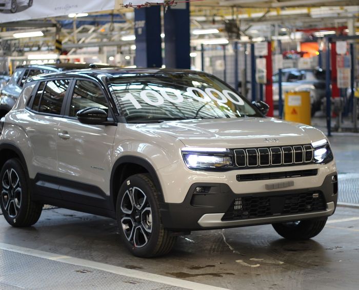 Jeep® Avenger: 100-tysięczny egzemplarz opuścił linię produkcyjną zakładu Stellantis w Tychach