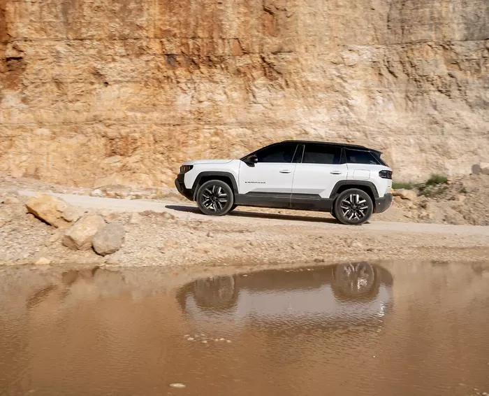 Jeep Compass 4xe - elektryczny SUV, który nie boi się terenu. Sprawdź go w Grupa Gezet!