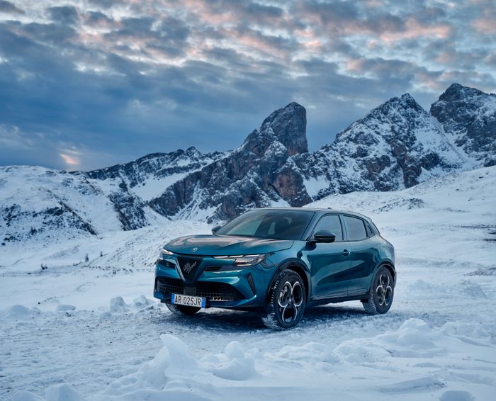 Ruszają zamówienia na Alfę Romeo Junior Ibrida Q4