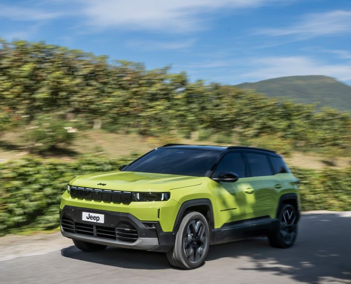 Nowy Jeep Compass - hybrydowy SUV, który łączy styl, technologię i prawdziwą wolność jazdy.