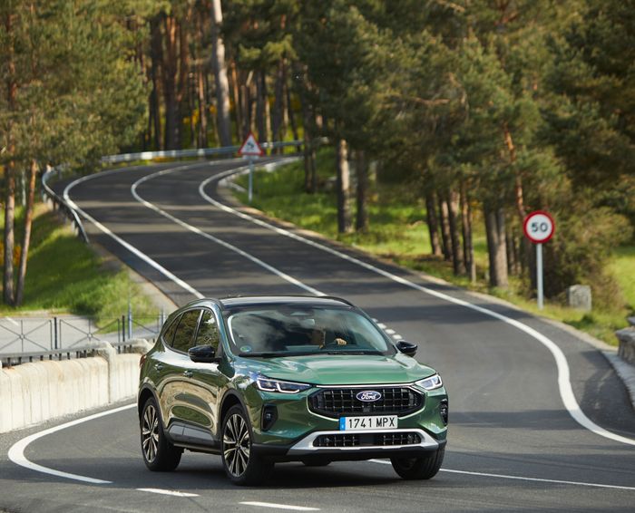 Ford Kuga w wynajmie bez wpłaty własnej - a przez dwa tygodnie także z pakietem ceramika 5 lat i folią PPF gratis!