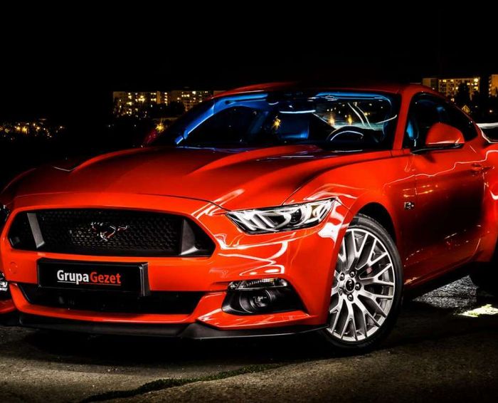 FORD MUSTANG I JEEP GRAND CHEROKEE NA WSPÓLNEJ SESJI ZDJĘCIOWEJ