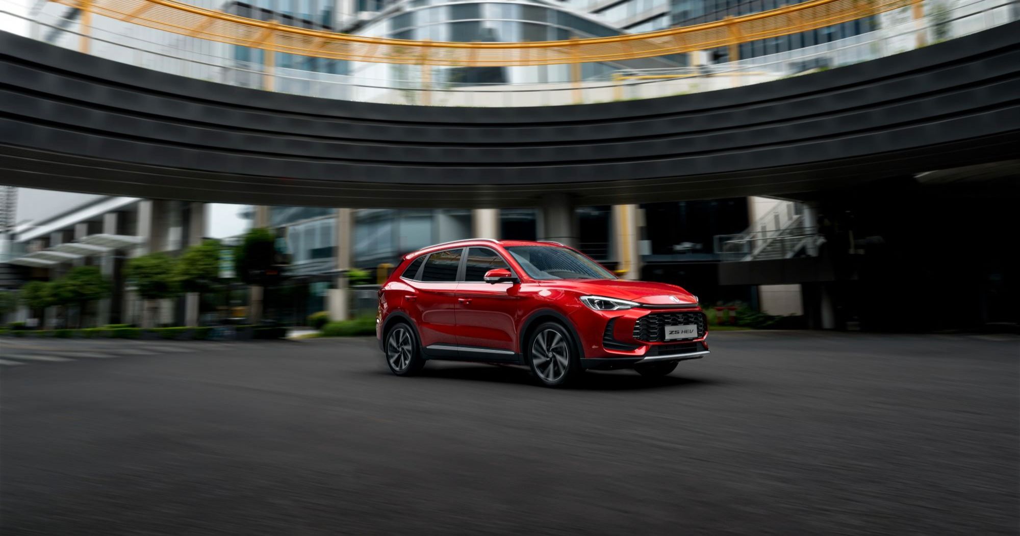 Nowy MG ZS i ZS Hybrid+ - kompaktowy i ekonomiczny SUV