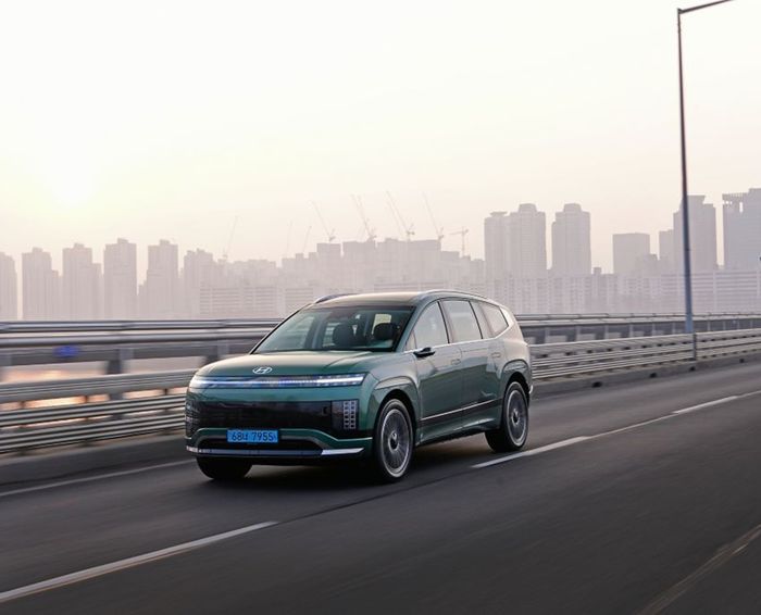 Hyundai IONIQ 9 - najlepszy siedmioosobowy samochód elektryczny 2025