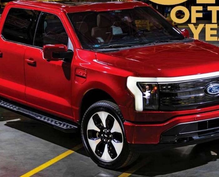 FORD F150 LIGHTNING Z NAGRODĄ MOTORTREND TRUCK OF THE YEAR 2023