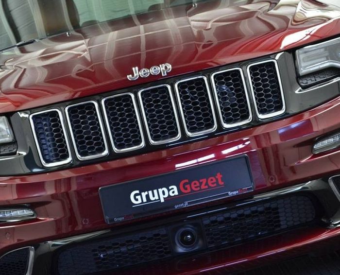 Jeep Grand Cherokee SRT w Centrum Kosmetyki Samochodowej.